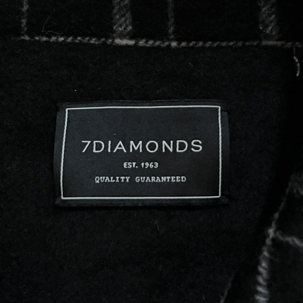 7 Diamonds tag size
